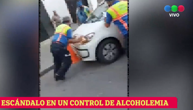 Violencia y tensión: intentó evadir un control, chocó a un agente y peleó con un policía | Actualidad