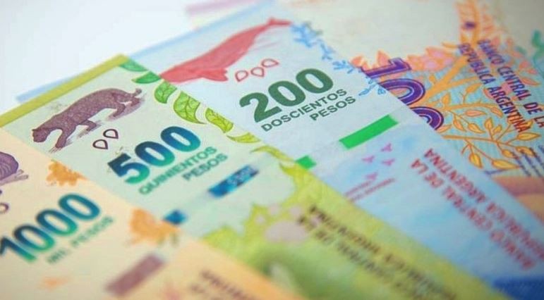 El peso argentino fue la segunda moneda más devaluada del mundo en 2021 | Política y economía