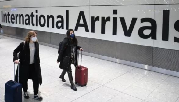 Inglaterra levanta las restricciones a los viajes impuestas por la variante ómicron de coronavirus | Internacionales