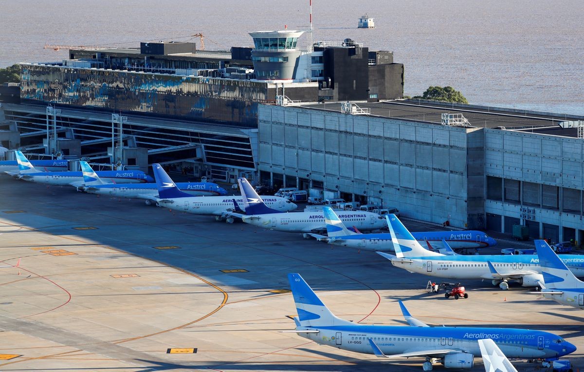 Aerolíneas Argentinas canceló 7 vuelos por contagios de coronavirus | Actualidad