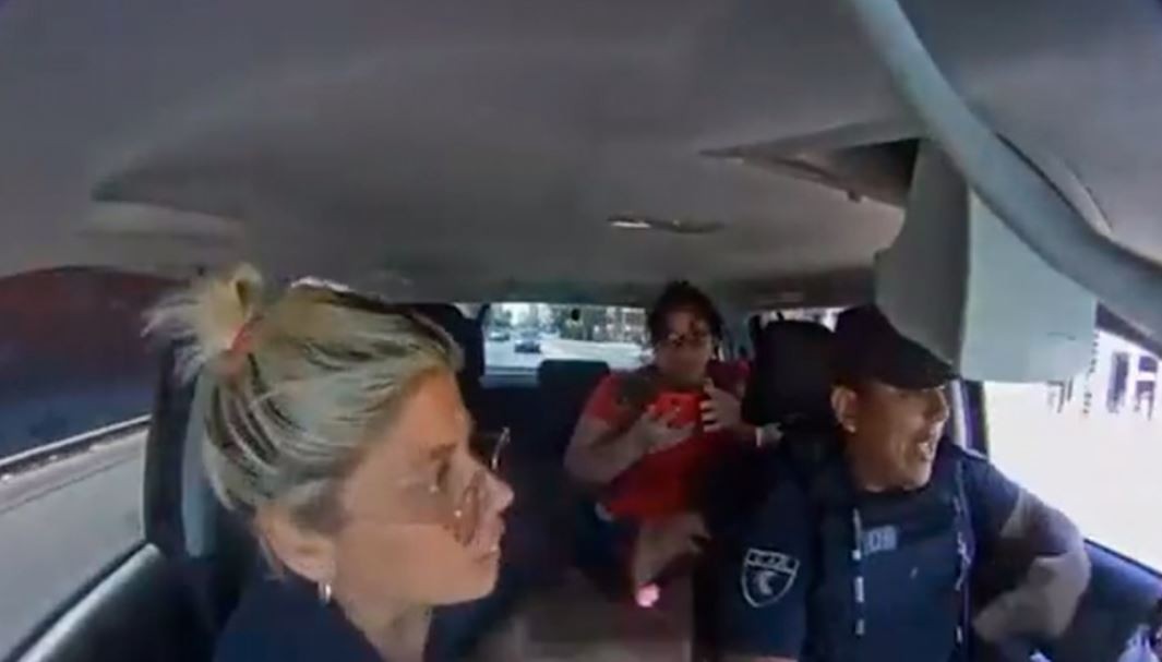 El merecido reconocimiento a los policías que salvaron la vida de una beba realizándole RCP | Actualidad