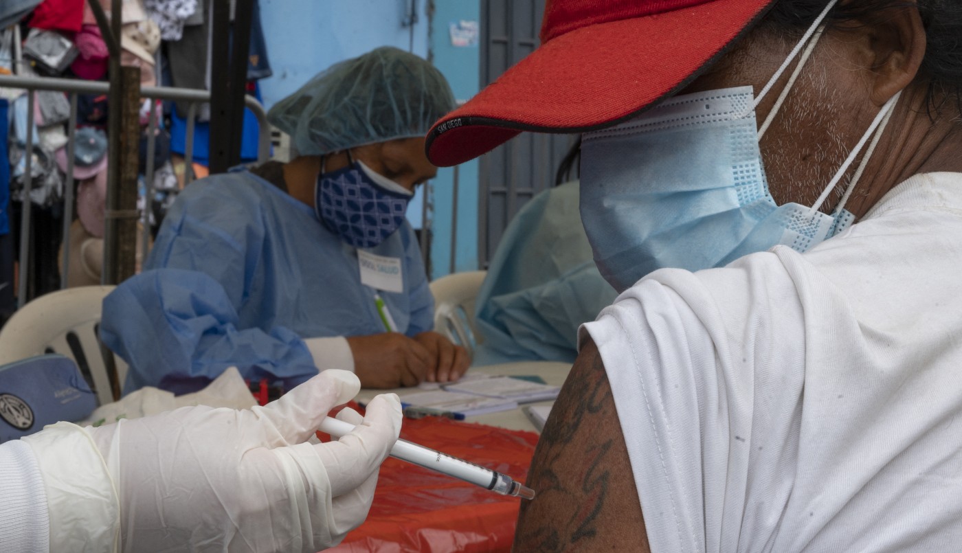 Perú da inicio a jornadas de vacunación nocturnas puerta a puerta | Internacionales