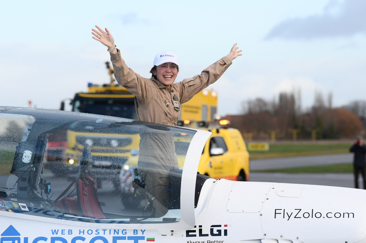 La joven pilota que se propuso dar la vuelta al mundo completó su travesía | Internacionales