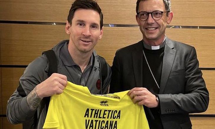 Messi recibió una camiseta firmada por el papa Francisco | Deportes
