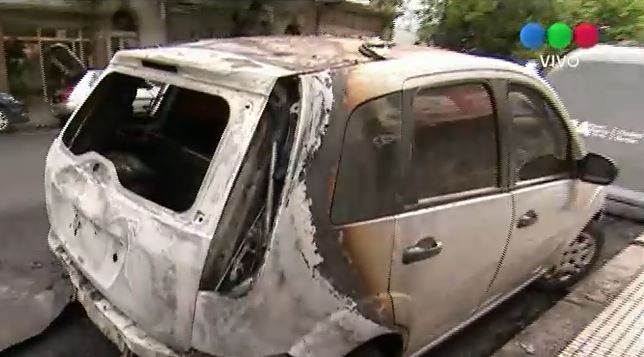 Quemacoches en Almagro: aparecieron dos autos en llamas | Actualidad