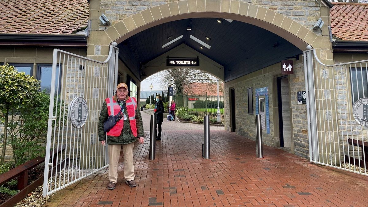 La historia del hombre que lleva 70 años  de trabajo en la misma empresa, no falto un solo día y no piensa jubilarse | Internacionales