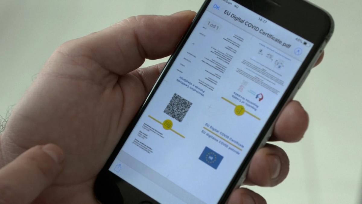 Cataluña elimina el pase sanitario por baja eficacia frente a Ómicron | Internacionales