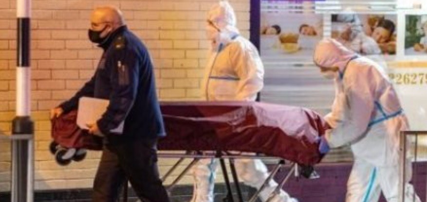 Quería cobrar la pensión de otra persona y le dijeron que tenía que ir el beneficiario: volvió más tarde con el hombre muerto | Internacionales