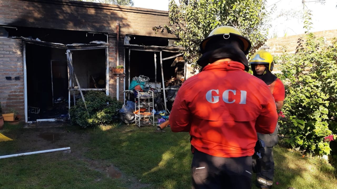 Dramático rescate de una familia tras el incendio de una vivienda en Quebrada de Las Rosas | Córdoba