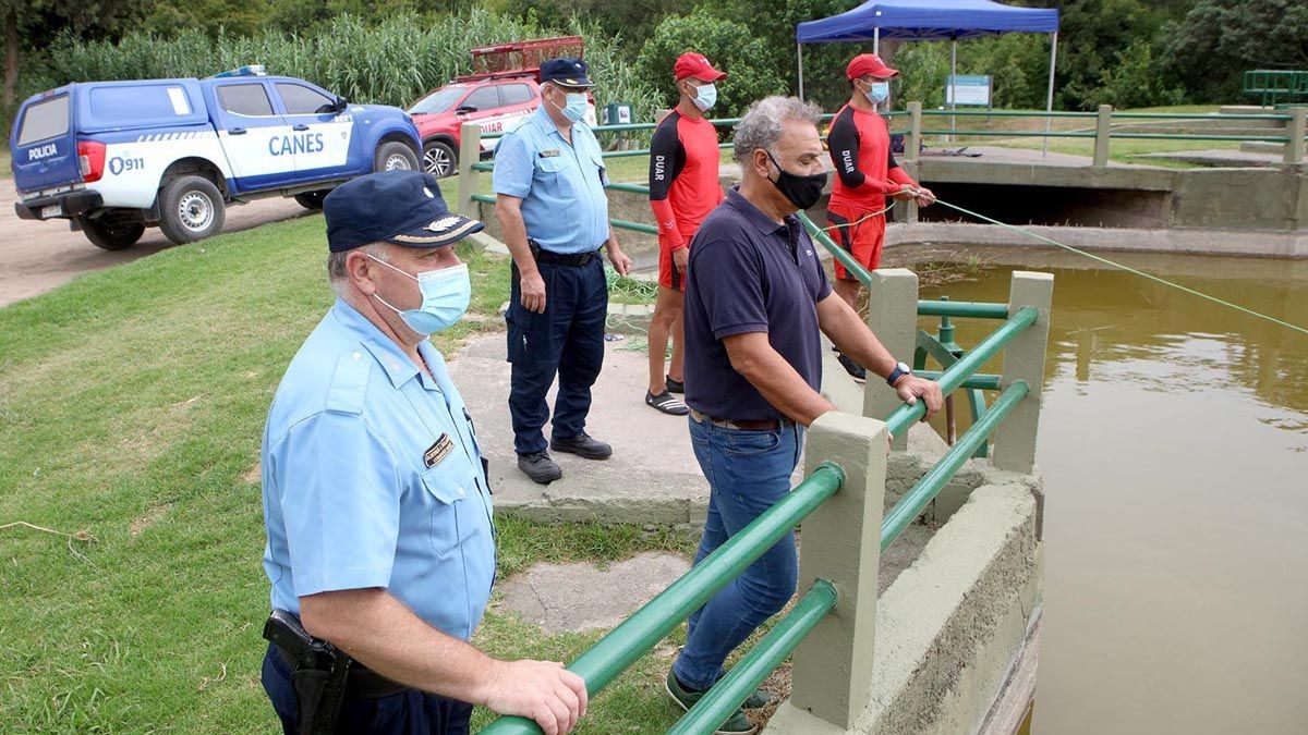Río Cuarto: Con kayak y buzos buscan a la mujer desaparecida | Córdoba