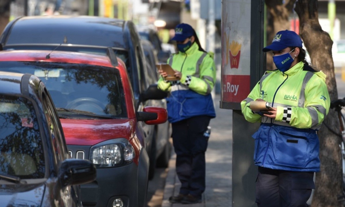 Se opuso a que le secuestraran el auto y lo imputaron por robarle el celular a la policía que lo estaba identificando | Actualidad