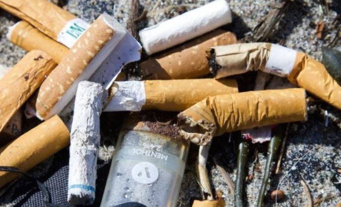 Las colillas de los cigarros, el producto que genera más basura tóxica en el mundo | Actualidad