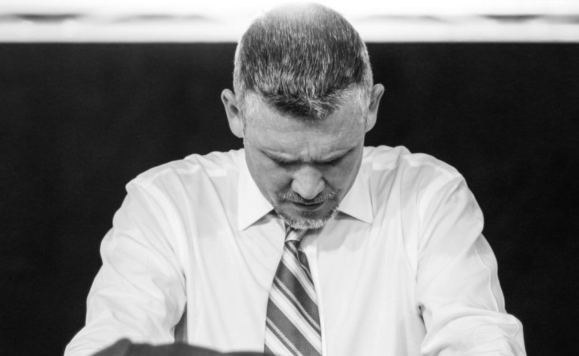 Un pastor organizó una quema de libros de Harry Potter y Crepúsculo por considerarlos "brujería" | Internacionales