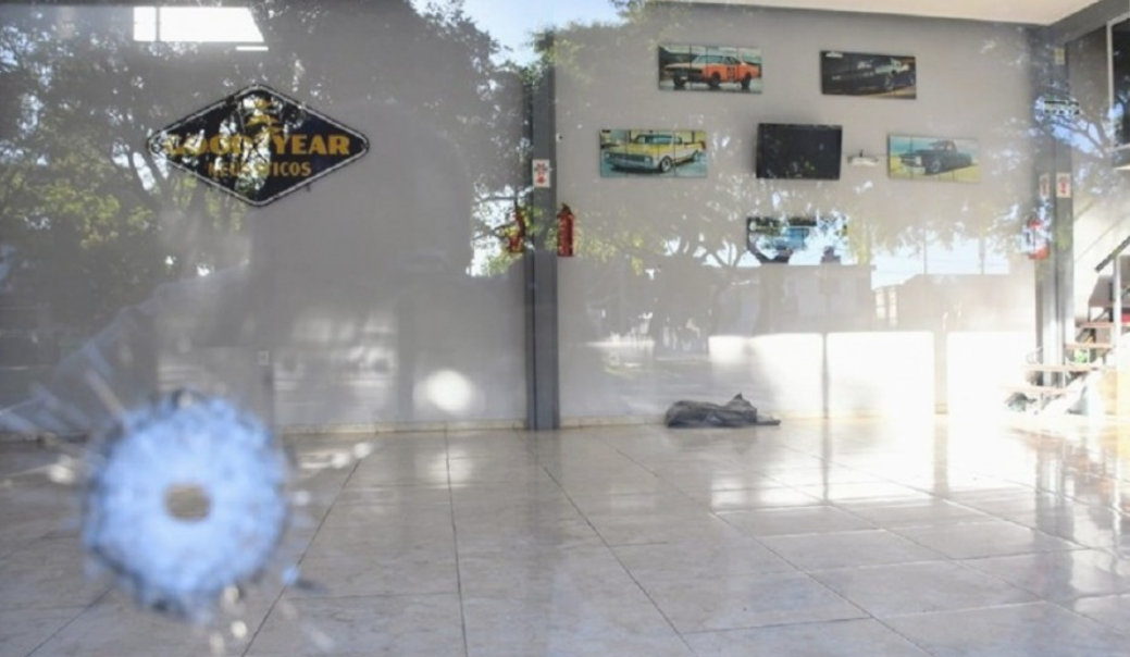 Rosario: cerraron una concesionaria y una carnicería baleadas dos veces en una semana | Actualidad