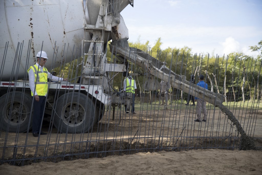 Para controlar la inmigración, República Dominicana empieza a construir un muro en la frontera con Haití | Internacionales