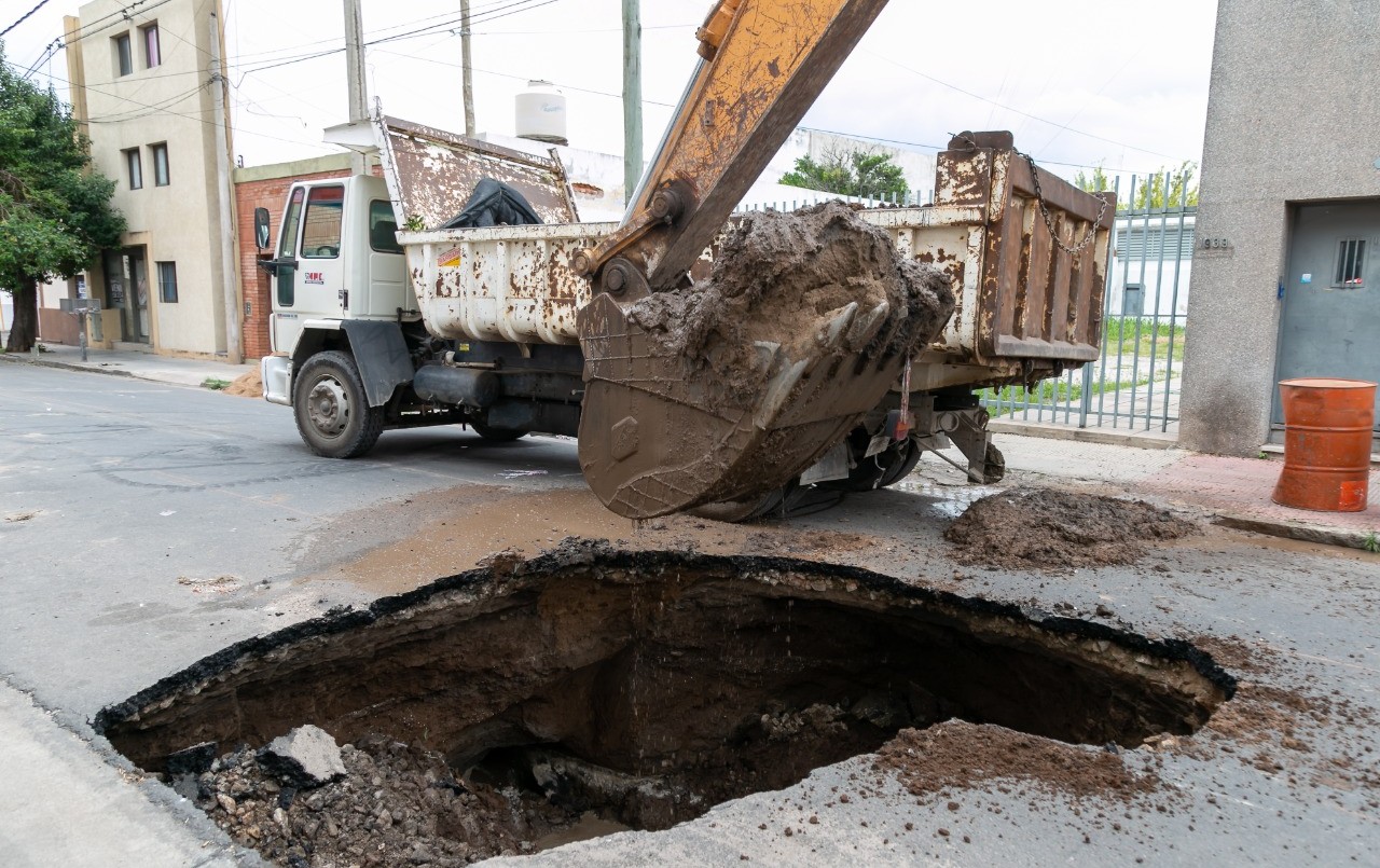 Ya se repara el pozo de la calle Soldado Ruiz | Córdoba