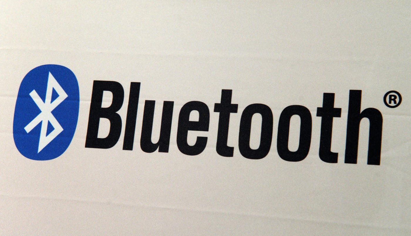 Un estudiante de medicina se implantó un dispositivo bluetooth en la oreja para copiarse durante un examen | Internacionales