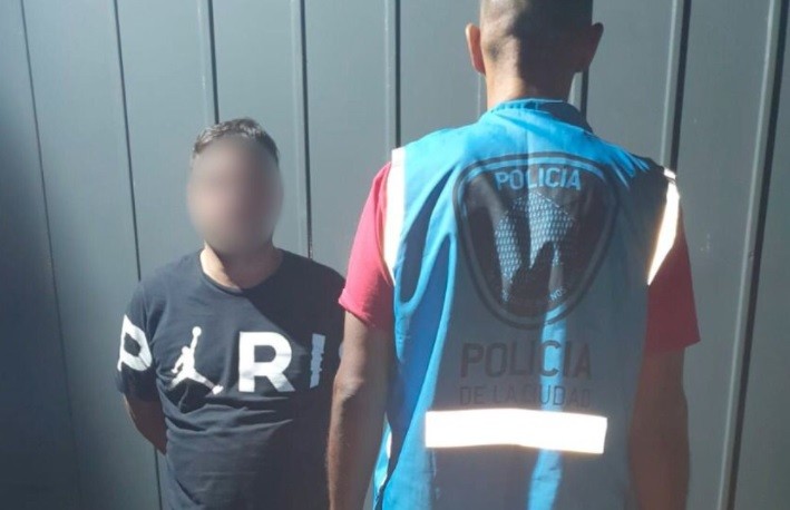 Detienen a un barra de Boca por robos y estafas | Actualidad