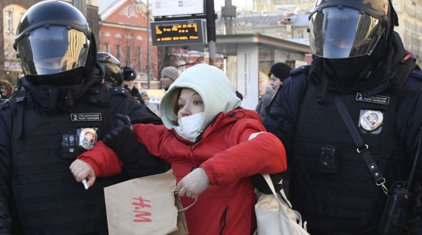 Casi 6.000 detenidos en Rusia y crecen las protestas en Europa contra la invasión a Ucrania | Internacionales