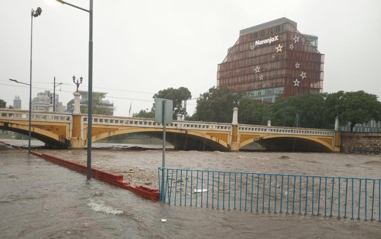 Cortan costanera norte y sur por crecida en el Río Suquía | Córdoba