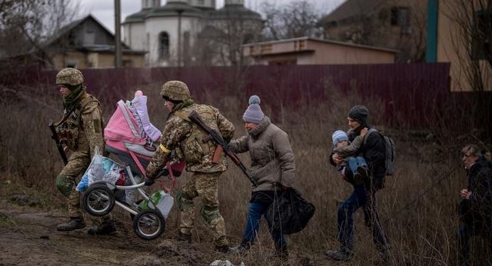 El Ejército ruso anunció la apertura de corredores humanitarios para evacuar civiles ucranianos | Internacionales