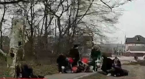 Video: Fuego cruzado sobre civiles que huyen | Internacionales