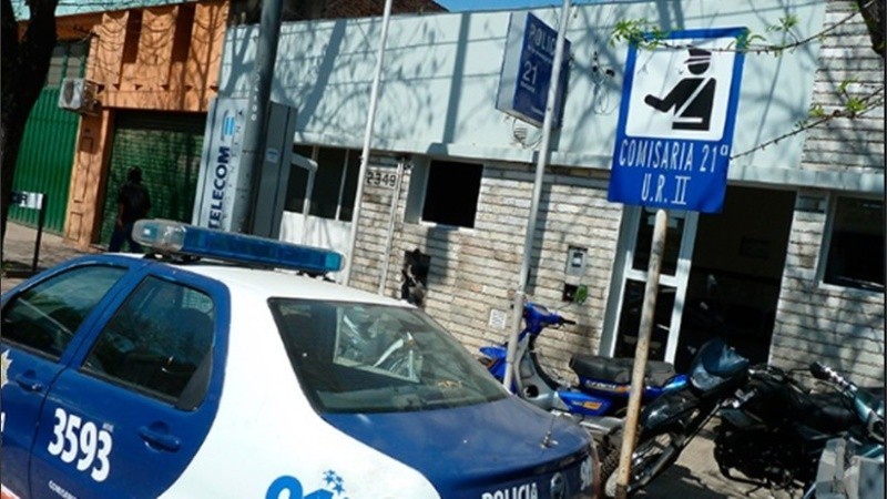 Condenan a un policía que le robó a una detenida la Asignación Universal por Hijo | Actualidad