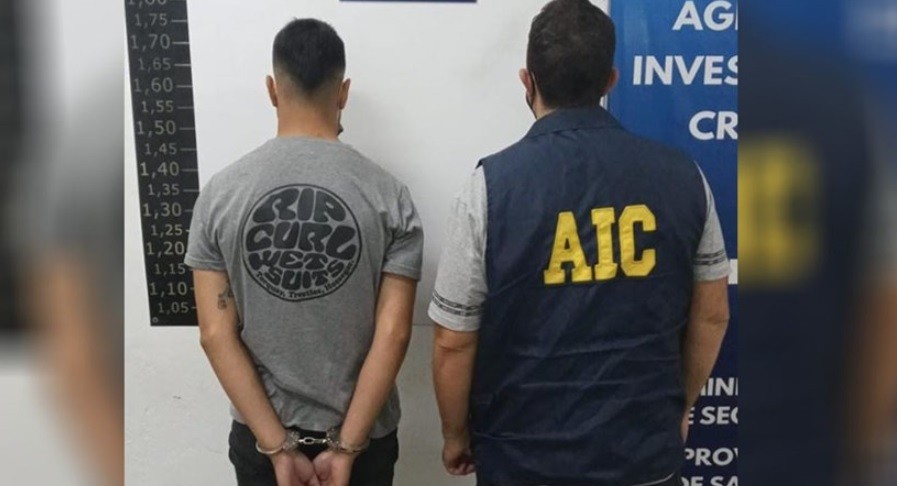 200 personas festejaban a la madrugada un cumpleaños en la calle: llegó un hombre, les disparó y mató a una joven | Actualidad