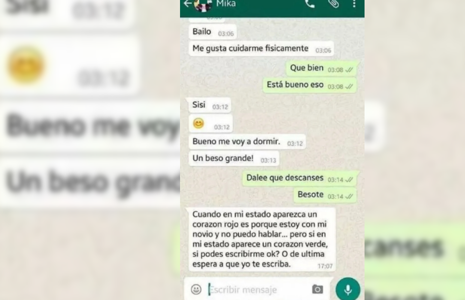 "Si está en rojo estoy con mi novio": la divertida estrategia para avisarle a su amante cuándo whatsappear | Curiosidades