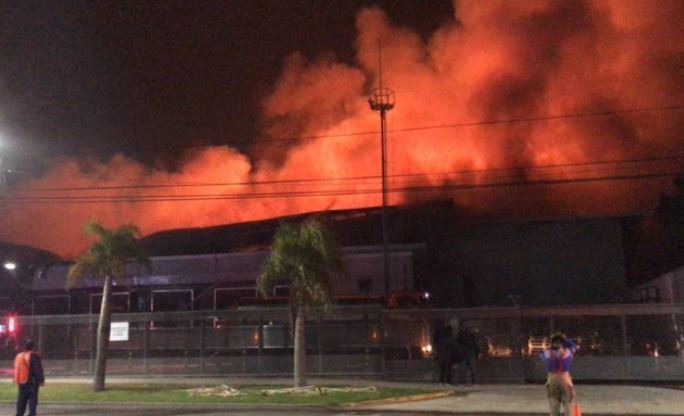 Devastador incendio en un depósito de San Fernando | Actualidad