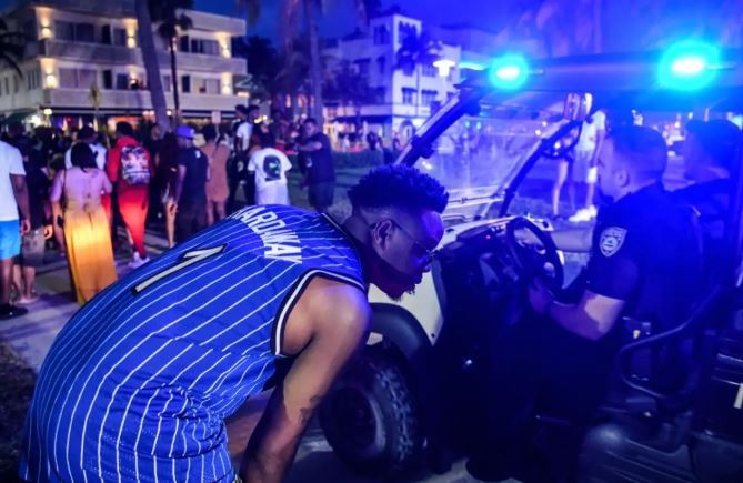 Toque de queda en Miami Beach tras un fin de semana violento por las vacaciones de primavera | Internacionales