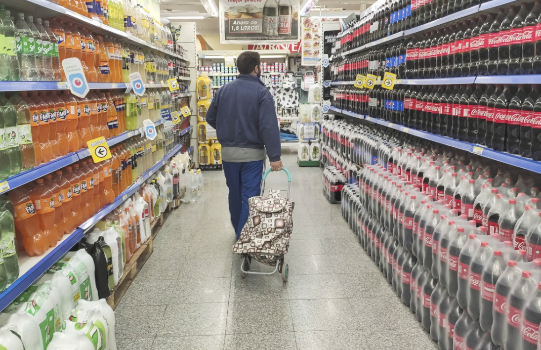 El Gobierno acordó con supermercados retrotraer los precios al 10 de marzo | Política y economía