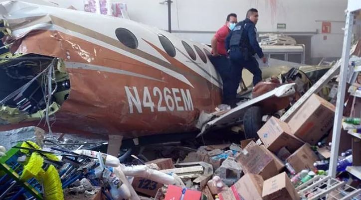 Cayó una avioneta sobre un supermercado en México | Internacionales