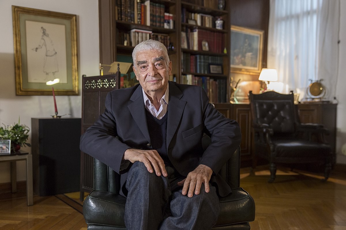 Hipólito Solari Yrigoyen fue homenajeado con la Mención de Honor "Juan B. Alberdi" | Política y economía