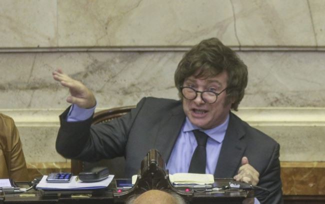 Milei propuso privatizaciones y "desaparecer" medios públicos, lo que generó críticas y repudios | Política y economía