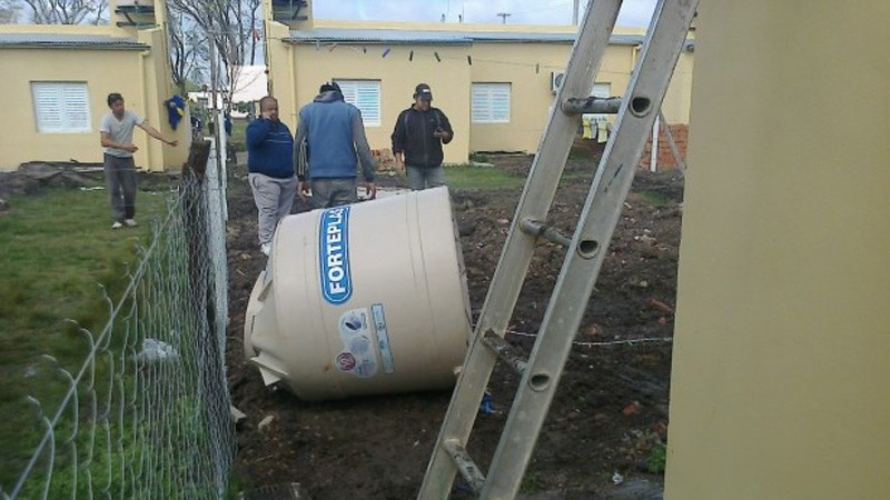 Se llevaron el tanque de agua de una casa en venta | Actualidad