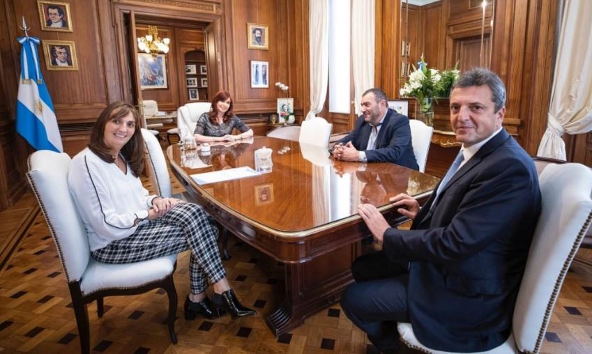 Cristina Kirchner y Sergio Massa dispusieron un aumento de $20.000 a los trabajadores del Congreso Nacional | Política y economía