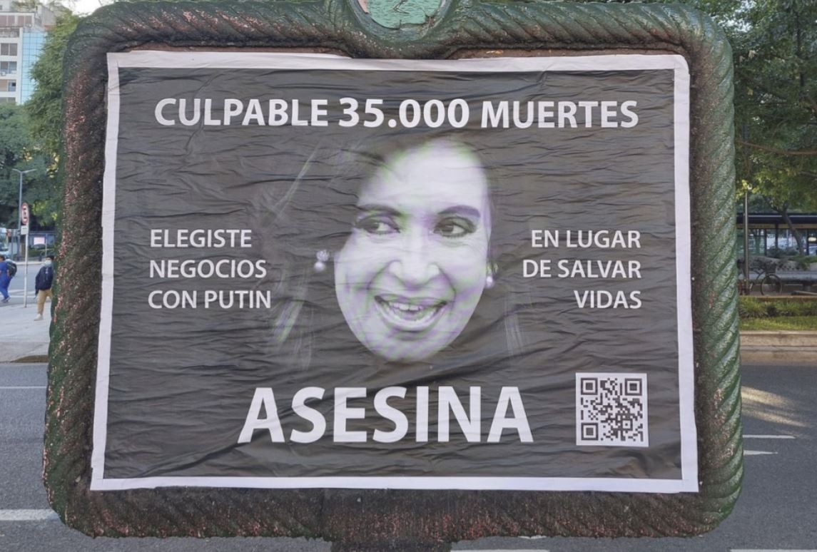 Se presentó en Tribunales la mujer prófuga por financiar los carteles contra la Vicepresidenta | Política y economía