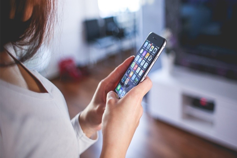 Le revisó el celular a su pareja y descubrió un video en el que abusaba de su hija de 9 años | Actualidad