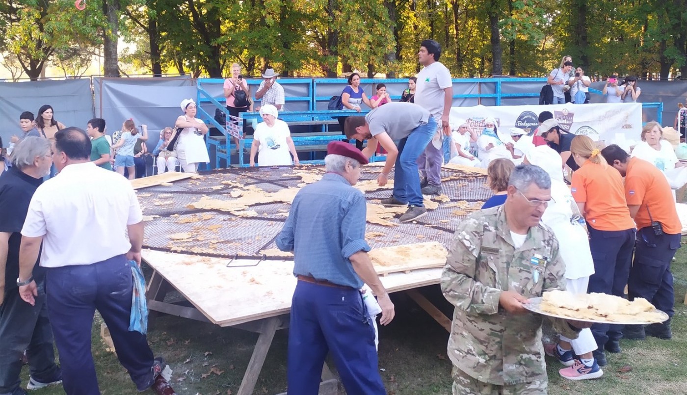 La torta frita más grande del mundo, es argentina | Actualidad