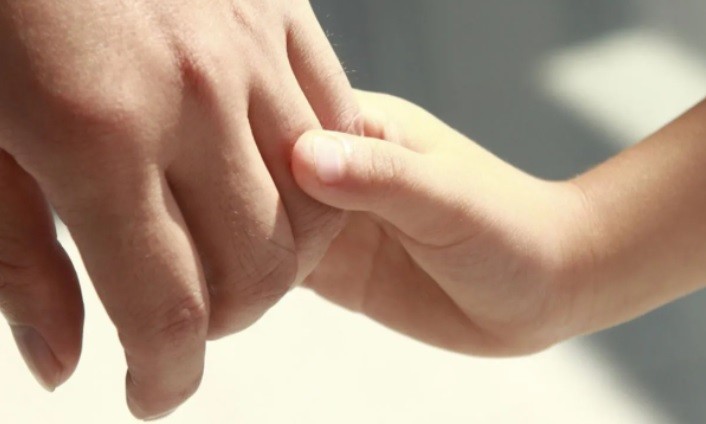 "Buscamos una familia": juzgado abre convocatoria para la adopción de una adolescente de 13 años | Actualidad