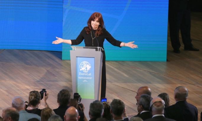 Cristina Kirchner: "Que te pongan una banda y te den el bastón no significa que te den el poder" | Política y economía