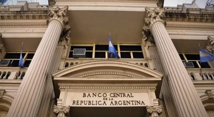 Tras la inflación de marzo, el Banco Central volvió a subir la tasa de interés para los plazos fijos al 46% anual | Actualidad