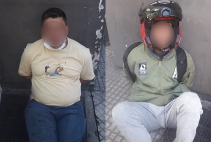 Video: Motochorros le roban a un turista y son detenidos tras una persecución en Monserrat | Actualidad