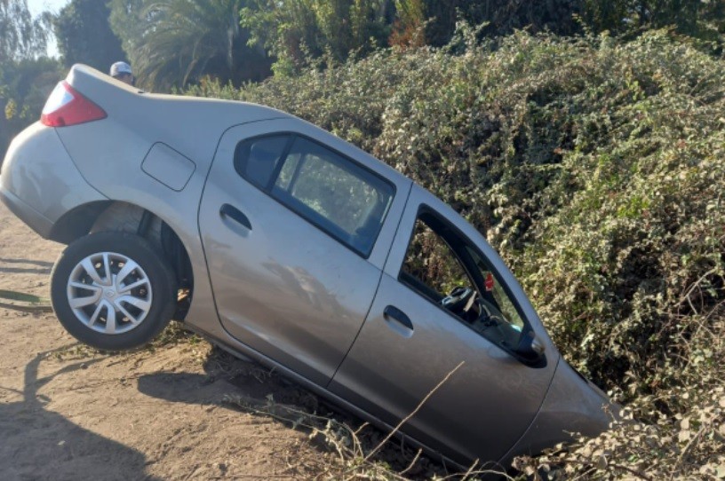 Tomó su primera clase de manejo y terminó con el auto en una zanja | Actualidad