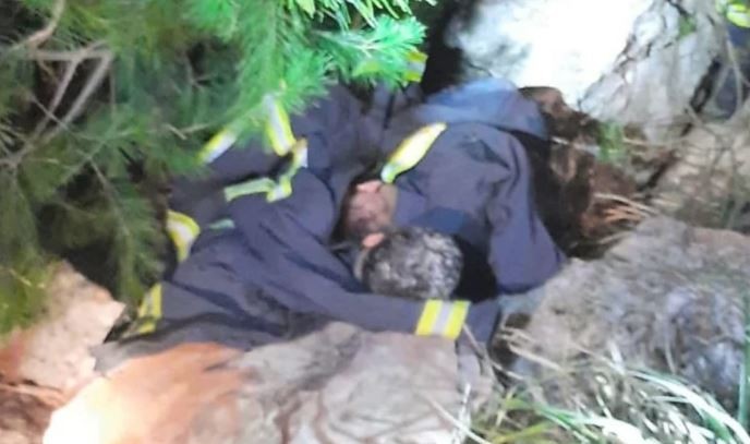 Misterioso accidente: dos hombres volcaron con su camioneta y los encontraron abrazados en una cueva | Actualidad