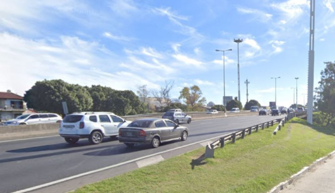 Iban alcoholizados en una camioneta, chocaron un colectivo y los atraparon cuando escapaban por la General Paz | Actualidad