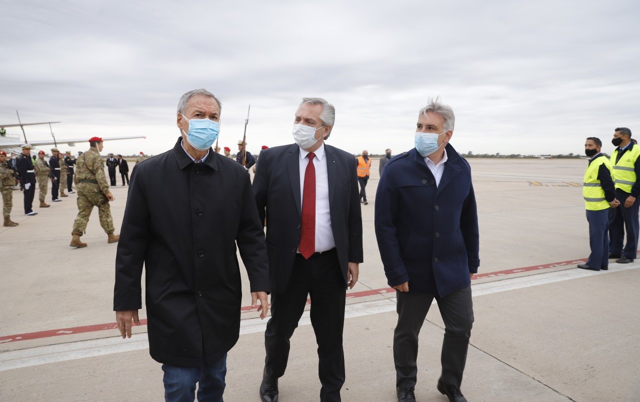 Alberto Fernández pasó por Córdoba y vistió la planta de Bajo Grande | Córdoba