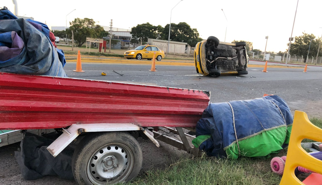Choque y vuelco en camino Interfábricas | Córdoba