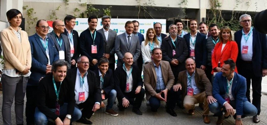 Radicales plantean que "la pelea es contra el peronismo y los antisistema" | Política y economía